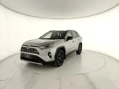 Usata Toyota Yaris Hybrid 92 CV (67 kW) 2021 Argento SUV