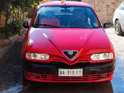 Usata Alfa Romeo 146 103 CV (75 kW) 2000 Rosso Utilitaria