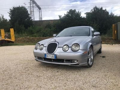 Usata Jaguar S-Type R 395 CV (290 kW) 2004 Argento Berlina
