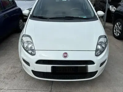 Usata Fiat Grande Punto 69 CV (50 kW) 2013 Bianco Utilitaria