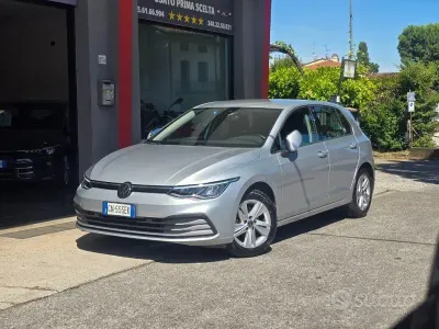 Usata VW Golf VIII 131 CV (96 kW) 2023 Reflex silver Berlina
