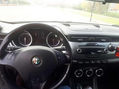 Usata Alfa Romeo Giulietta Distinctive 140 CV (102 kW) 2011 Bianco Utilitaria