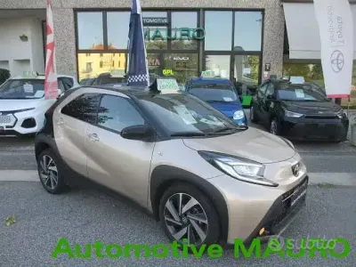 Usata Toyota Aygo X Lounge 72 CV (52 kW) 2024 Beige SUV