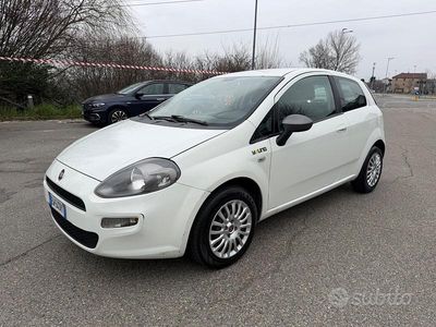 Usata Fiat Punto Lounge 77 CV (56 kW) 2014 Bianco Utilitaria