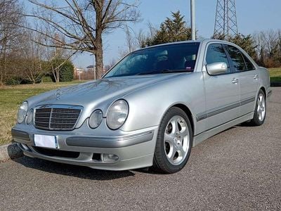 Usata Mercedes E200 Avantgarde 163 CV (119 kW) 2001 Argento Berlina