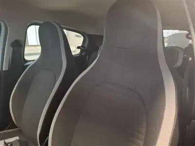 Usata Renault Twingo Zen 22 kW (30 CV) 2021 Grigio chiaro Utilitaria