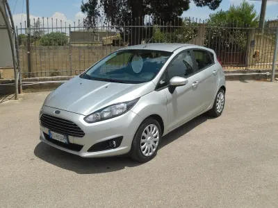 Usata Ford Fiesta Business Edition 75 CV (55 kW) 2013 Grigio Utilitaria