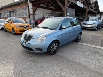 Usado Lancia Ypsilon 75 HP (55 kW) 2009 Azul Citadino