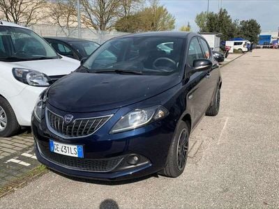 Usata Lancia Ypsilon Gold 70 CV (51 kW) 2021 Blu Utilitaria