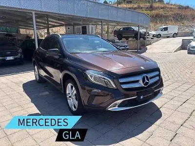 Usata Mercedes GLA200 136 CV (100 kW) 2016 Viola SUV