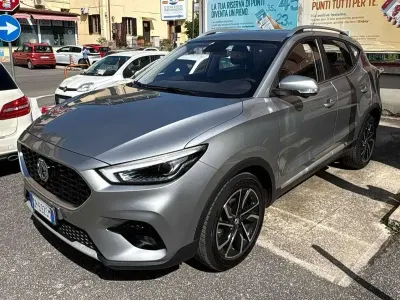 Usata MG ZS Luxury 106 CV (77 kW) 2023 Metallic grey SUV