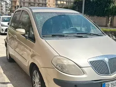 Usata Lancia Musa 90 CV (66 kW) 2006 Marrone Monovolume