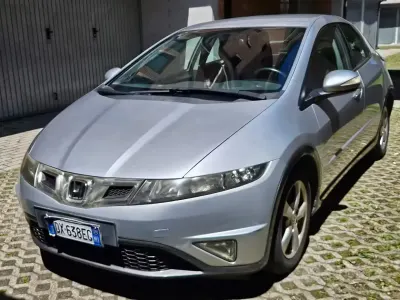 Usata Honda Civic 99 CV (72 kW) 2009 Grigio Berlina