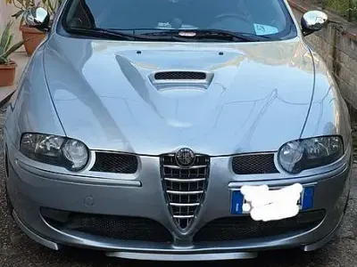 Usata Alfa Romeo 147 140 CV (102 kW) 2005 Grigio Utilitaria