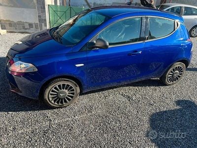 Usata Lancia Ypsilon 69 CV (50 kW) 2015 Blu Utilitaria