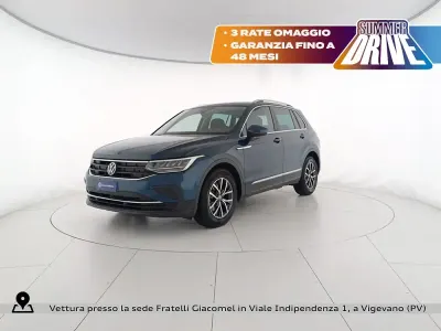 Usata VW Tiguan Life 131 CV (96 kW) 2023 Nightshade blue metallizzato SUV