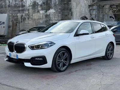 Usata BMW 118 Sport Line 150 CV (110 kW) 2021 Bianco Utilitaria
