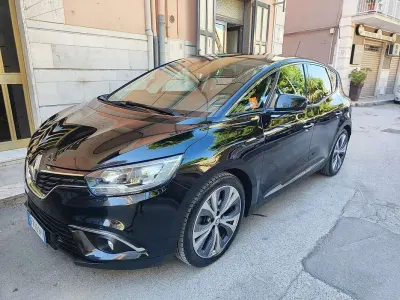 Usata Renault Scénic IV Business 110 CV (80 kW) 2017 Monovolume