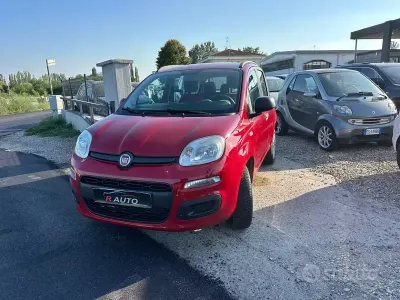 Usata Fiat Panda Lounge 80 CV (58 kW) 2015 Rosso Utilitaria