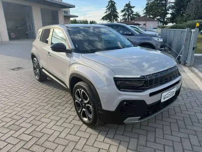 Usata Jeep Avenger Summit 101 CV (74 kW) 2025 Beige SUV