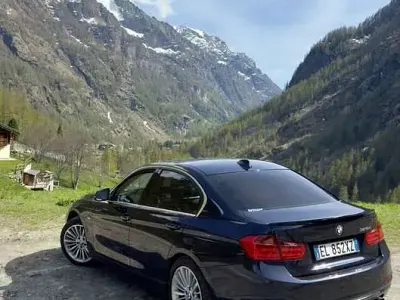 Usata BMW 328 Luxury Line 245 CV (180 kW) 2012 Blu/azzurro Berlina