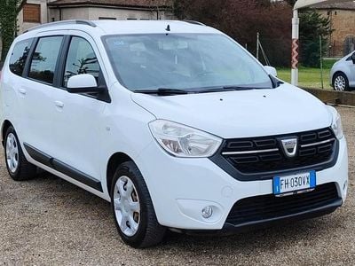 Usata Dacia Lodgy Lauréate 101 CV (74 kW) 2017 Argento Monovolume
