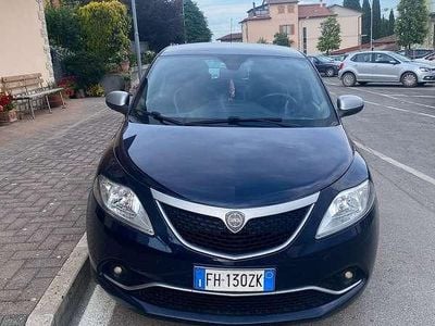 Usata Lancia Ypsilon 69 CV (50 kW) 2017 Blu/azzurro Utilitaria
