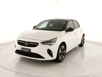 Usata Opel Corsa-e Design & Tech 56 kW (77 CV) 2023 Arktis white Utilitaria