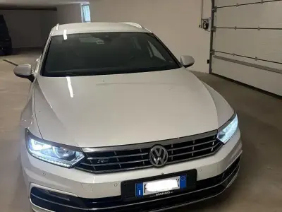 Usata VW Passat R-line 190 CV (139 kW) 2015 Bianco Station wagon