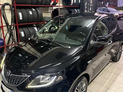 Usata Lancia Ypsilon Gold 69 CV (50 kW) 2021 Nero Utilitaria