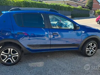 Usata Dacia Sandero Anniversary 95 CV (69 kW) 2020 Bluazzurro Utilitaria