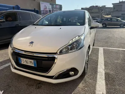 Usata Peugeot 208 Allure 82 CV (60 kW) 2018 Utilitaria