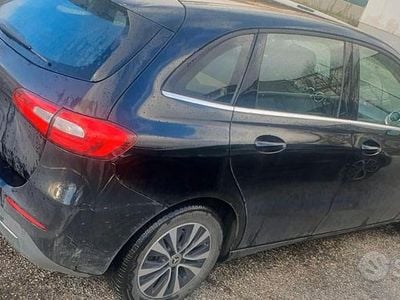 Usata Mercedes B180 116 CV (85 kW) 2022 Nero Monovolume