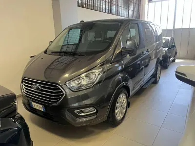 Usata Ford Tourneo Custom 129 CV (94 kW) 2020 Grigio metallizzato Furgone