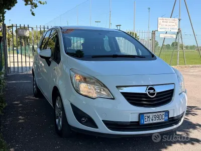 Usado Opel Meriva Cosmo 120 CV (88 kW) 2012 Blanco Monovolumen