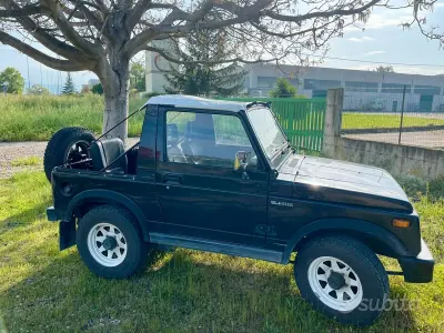 Usata Suzuki Samurai 45 CV (33 kW) 1989 Nero SUV