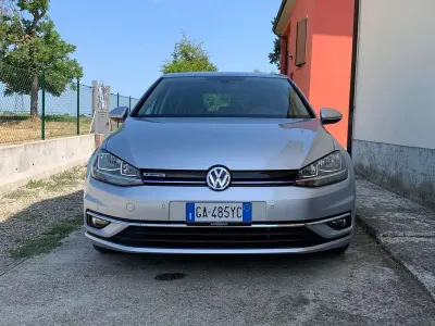 Usata VW Golf VIII Executive 131 CV (96 kW) 2020 Argento Berlina