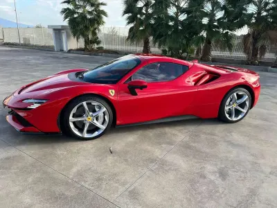 Usata Ferrari SF90 797 CV (586 kW) 2024 Rosso Cabrio