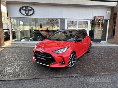 Arancione Usata 2021 Toyota Yaris Hybrid Berlina | 18.500 € (Buon prezzo)