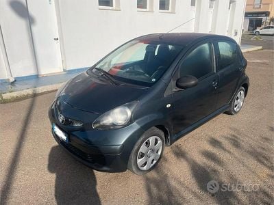 Usata Toyota Aygo 67 CV (49 kW) 2008 Grigio Utilitaria