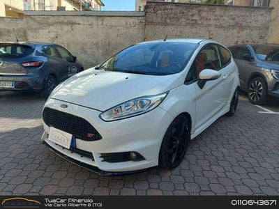 Usata Ford Fiesta ST-Line 182 CV (133 kW) 2015 Bianco Utilitaria
