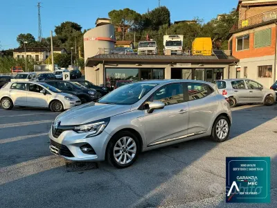 Begagnad Renault Clio V Intens 86 HK (63 kW) 2020 Grå Sedan