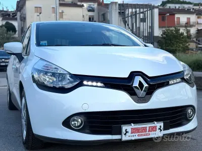 Usado Renault Clio IV 75 CV (55 kW) 2015 Blanco Berlina