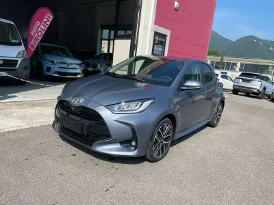 Ny Toyota Yaris Hybrid 92 HK (67 kW) 2026 Grå Sedan