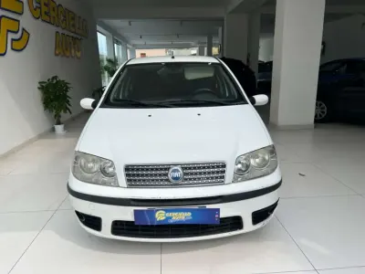 Usata Fiat Punto Dynamic 69 CV (50 kW) 2005 Bianco Utilitaria