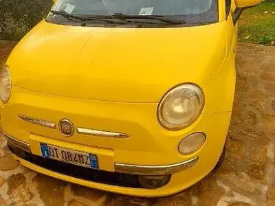 Usado Fiat 500 75 CV (55 kW) 2009 Amarillo Descapotable