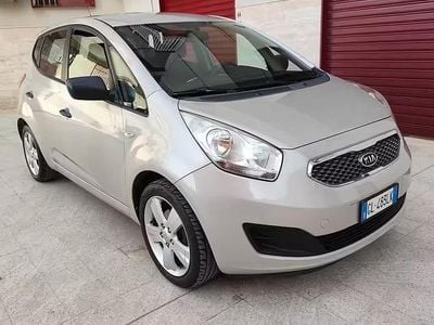Usata Kia Venga LX 90 CV (66 kW) 2010 Giallo Utilitaria