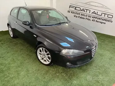 Usado Alfa Romeo 147 Progression 105 CV (77 kW) 2005 Negro Utilitario