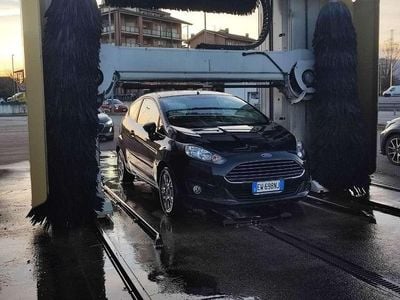 Usata Ford Fiesta Titanium 75 CV (55 kW) 2014 Nero Utilitaria
