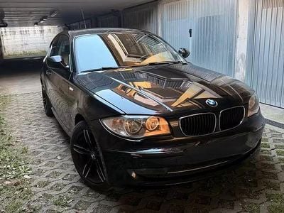 Begagnad BMW 118 143 HK (105 kW) 2011 Svart Halvkombi